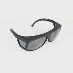 Surlunettes de soleil quatre verres gris polarisés