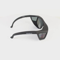 Sur lunettes de soleil verre gris polarisés