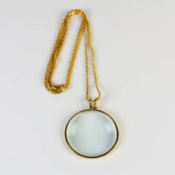 Loupe pendentif couleur or