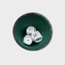 Jeu de dés tactile et cornet en cuir vue de haut + dés