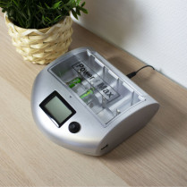 Chargeur de piles parlant Power-Max