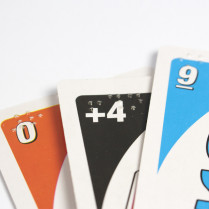Jeu de carte UNO en braille français - photo de près