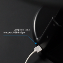 Lampe de bureau à éclairage asymétrique port USB.