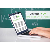 ZoomText sur l'écran d'un ordinateur portable, sur fond de tableau noir